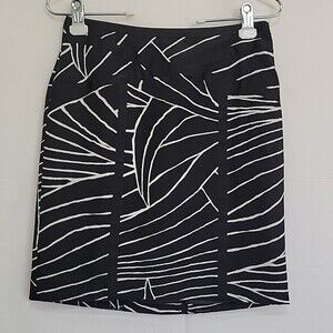 Ann Taylor black white geometric lined skirt size 0 NWT